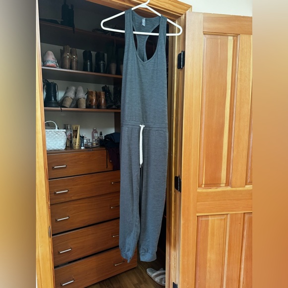 Vuori Lux jumpsuit size medium - Picture 2 of 7